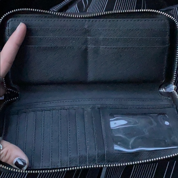 Michael Kors Wallet - Picture 3 of 5